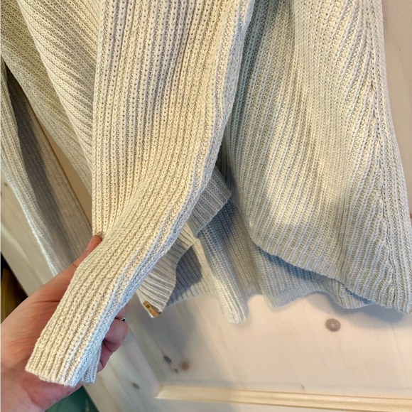 🇨🇦 Like New Tentree Highline V-Neck Sweater - Picture 9 of 12